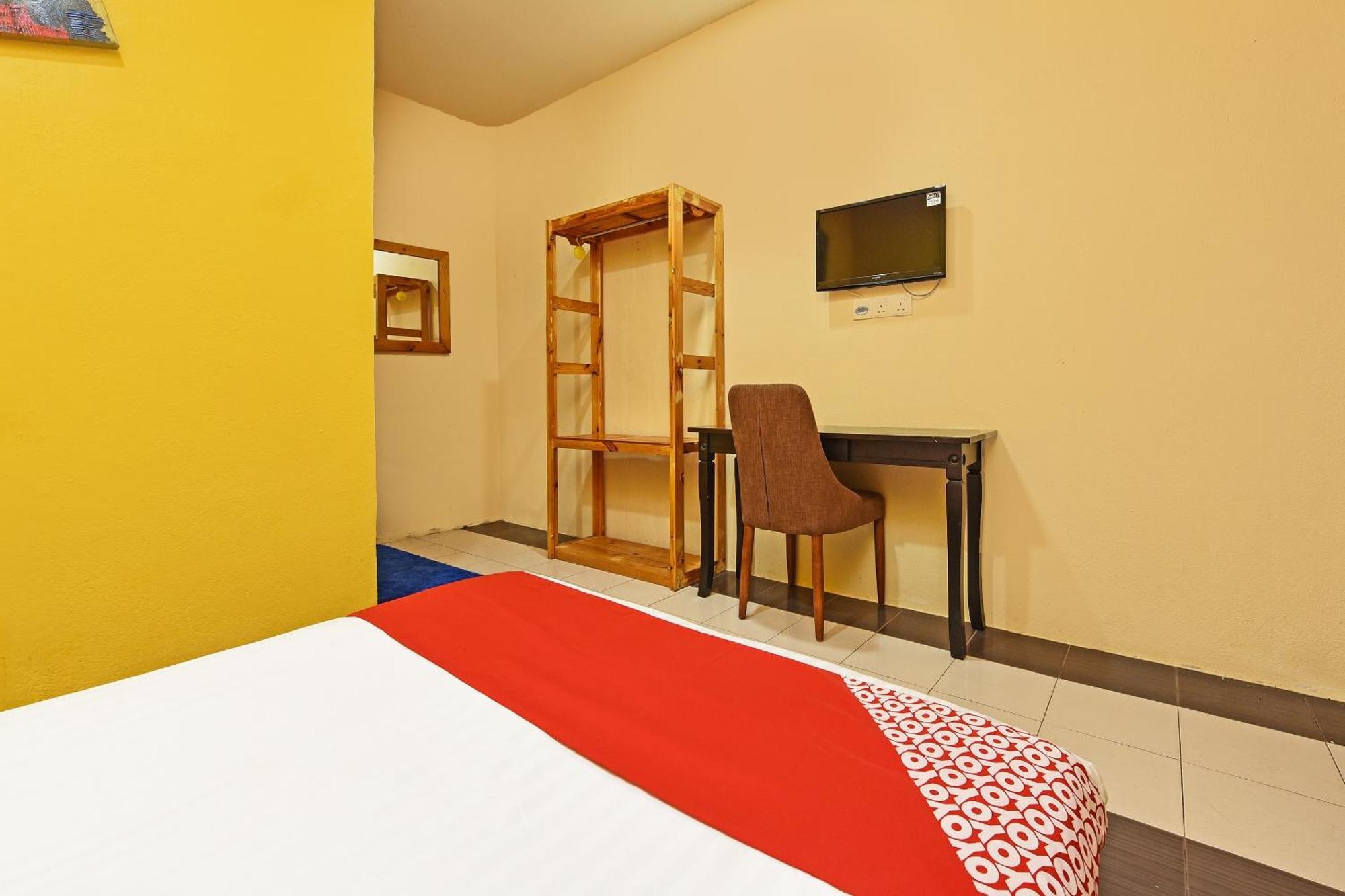 Oyo 90561 Awan Biru Motel 珍南海滩 外观 照片