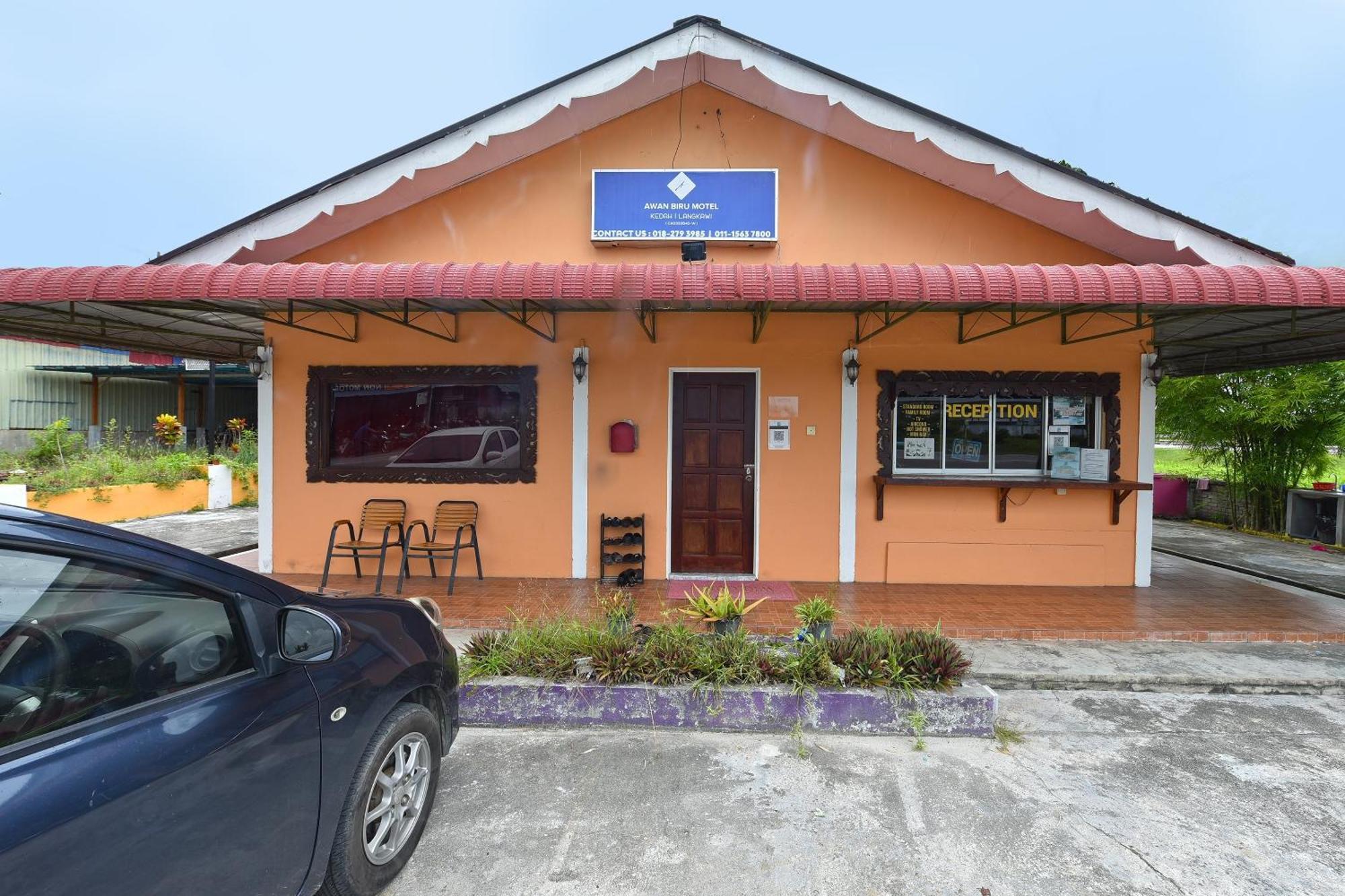 Oyo 90561 Awan Biru Motel 珍南海滩 外观 照片