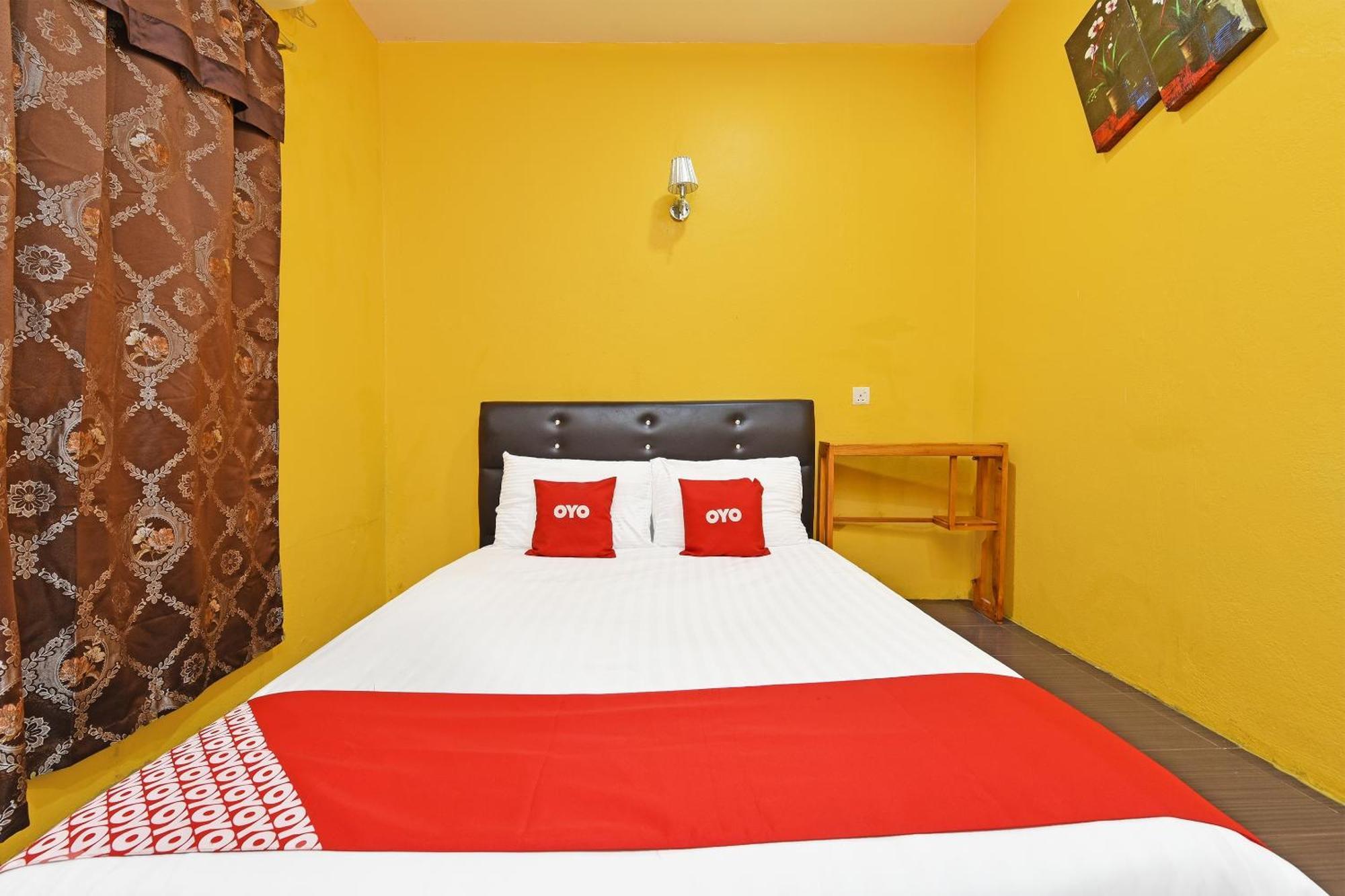 Oyo 90561 Awan Biru Motel 珍南海滩 外观 照片