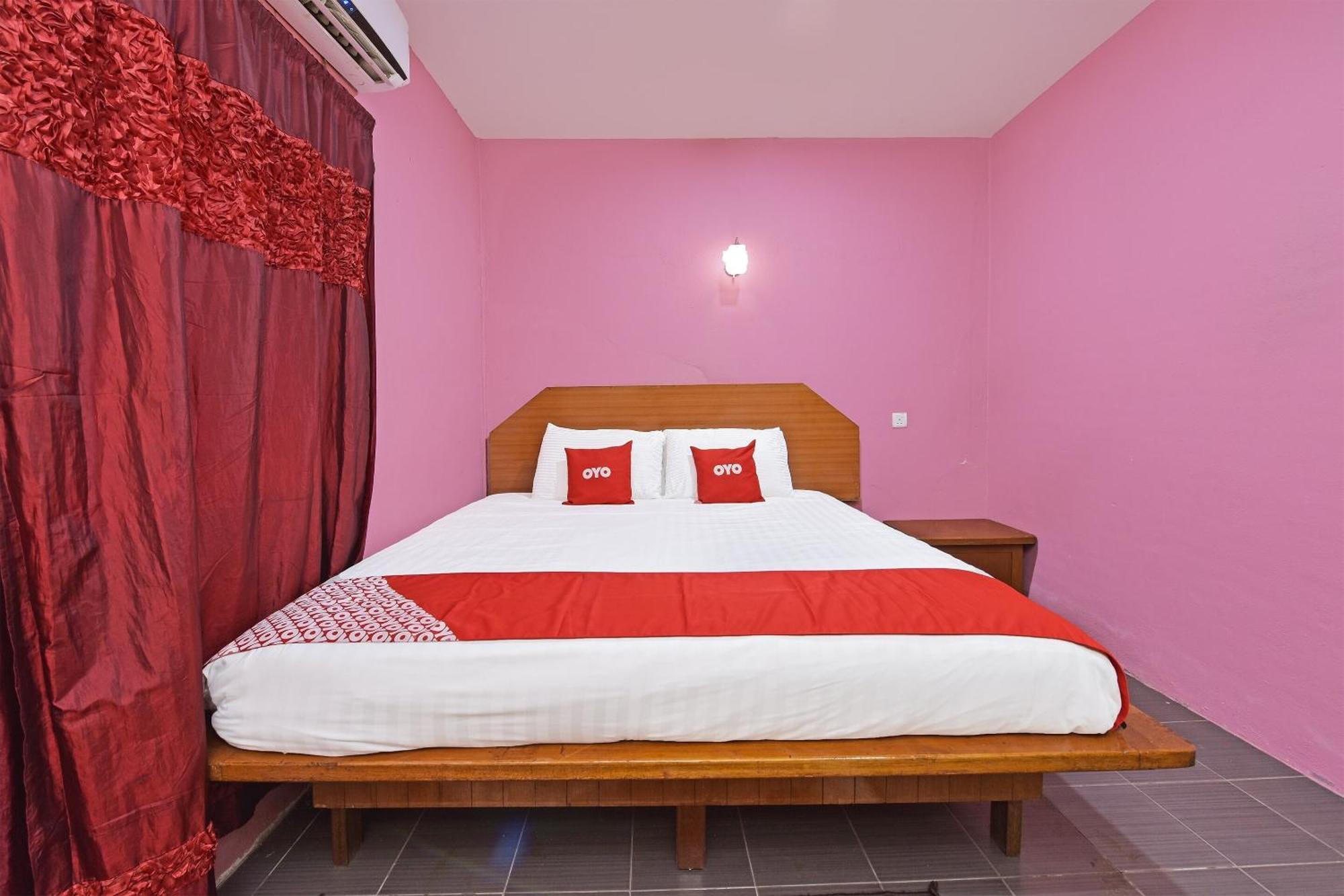 Oyo 90561 Awan Biru Motel 珍南海滩 外观 照片