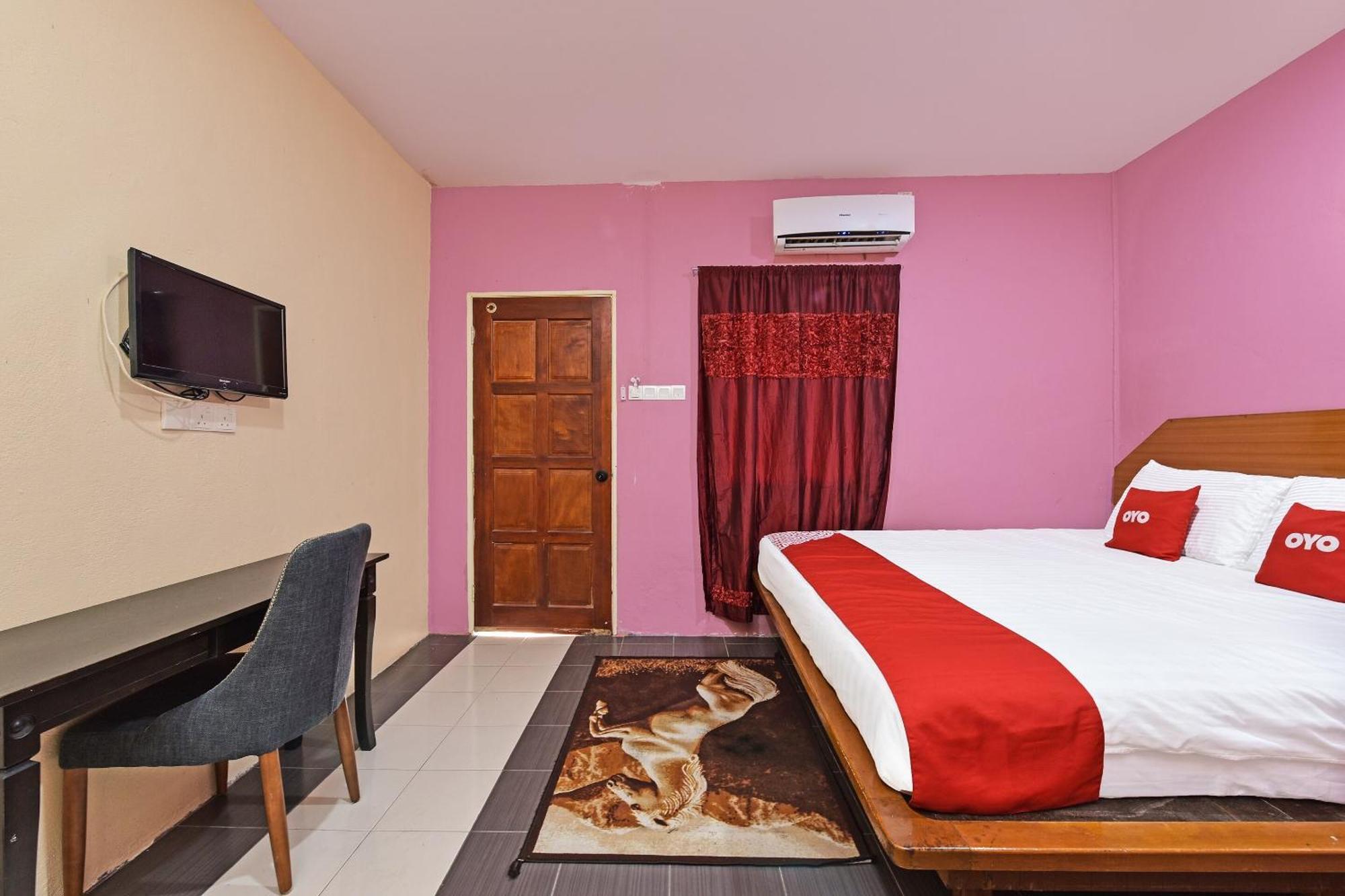 Oyo 90561 Awan Biru Motel 珍南海滩 外观 照片