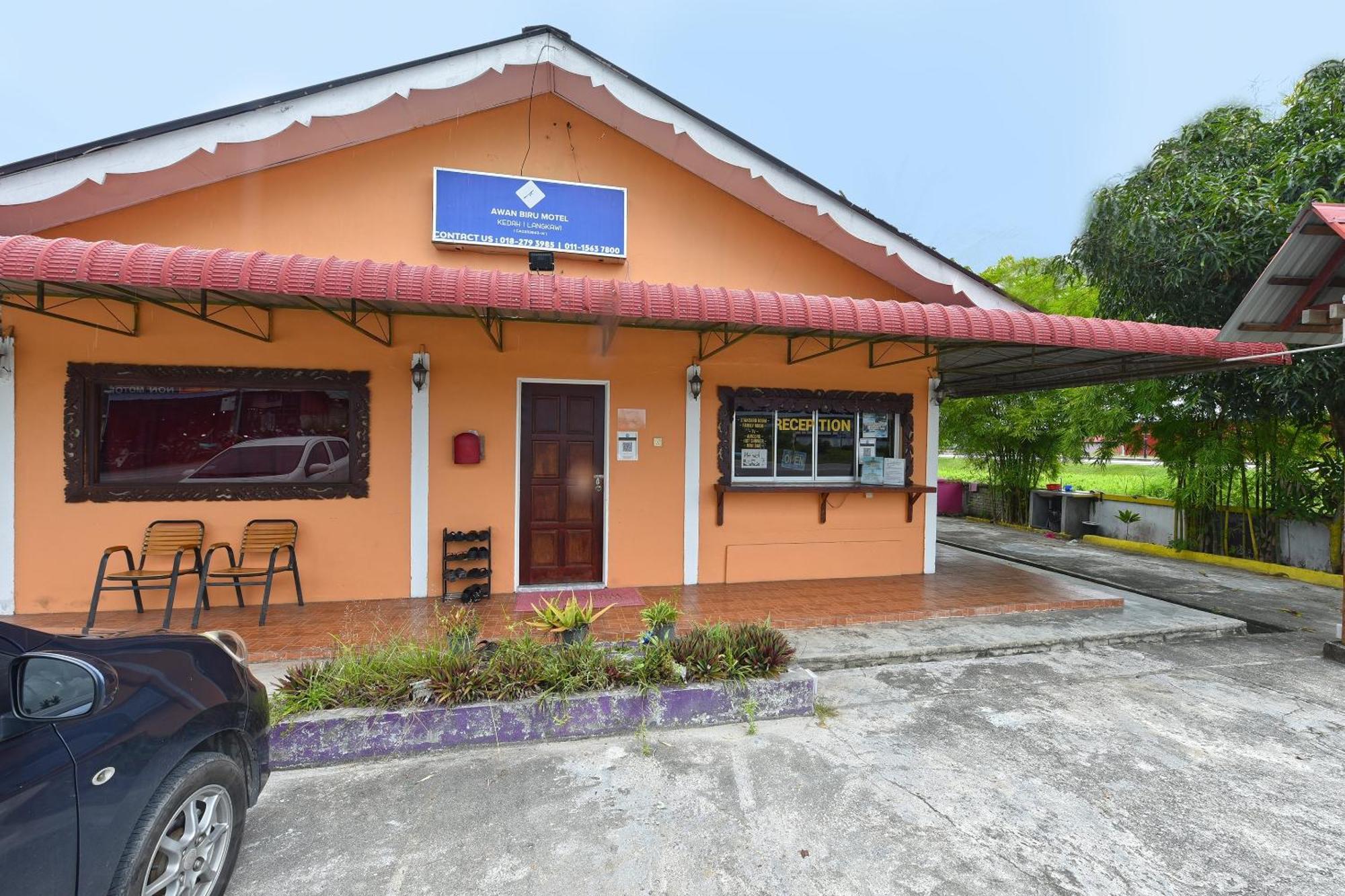 Oyo 90561 Awan Biru Motel 珍南海滩 外观 照片