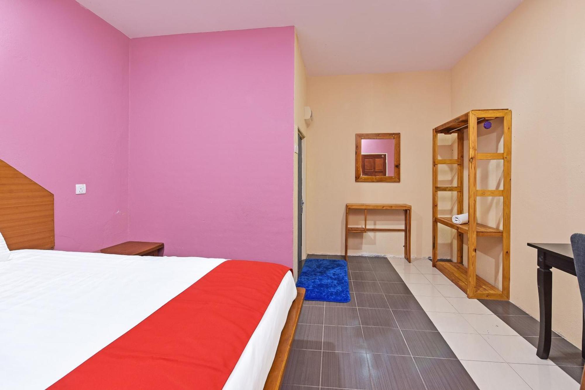 Oyo 90561 Awan Biru Motel 珍南海滩 外观 照片