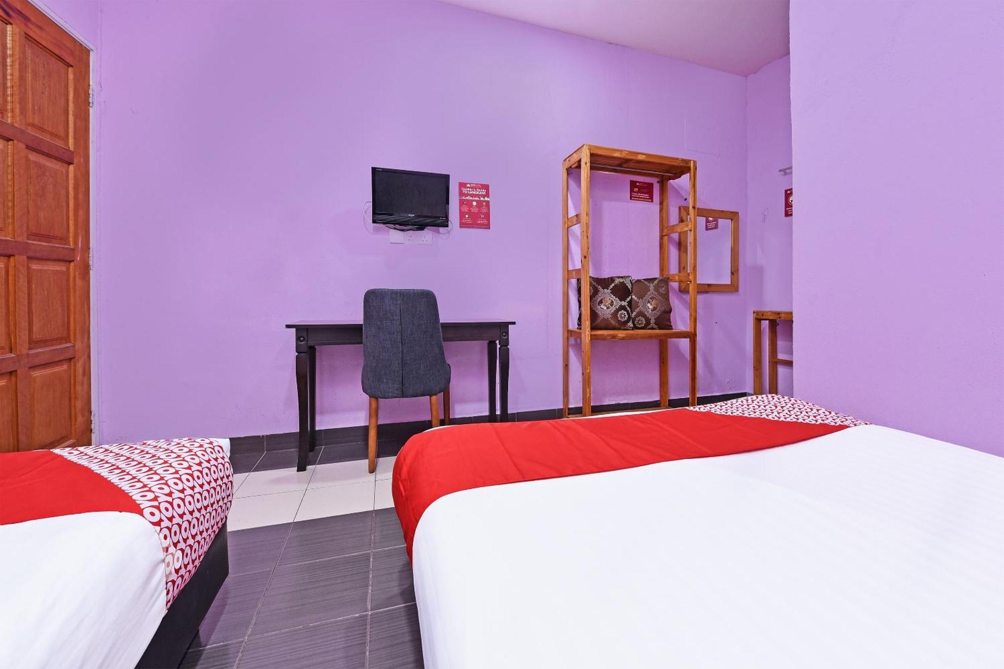 Oyo 90561 Awan Biru Motel 珍南海滩 外观 照片