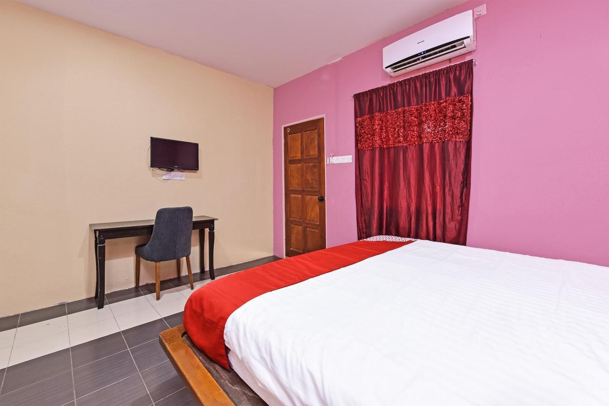 Oyo 90561 Awan Biru Motel 珍南海滩 外观 照片