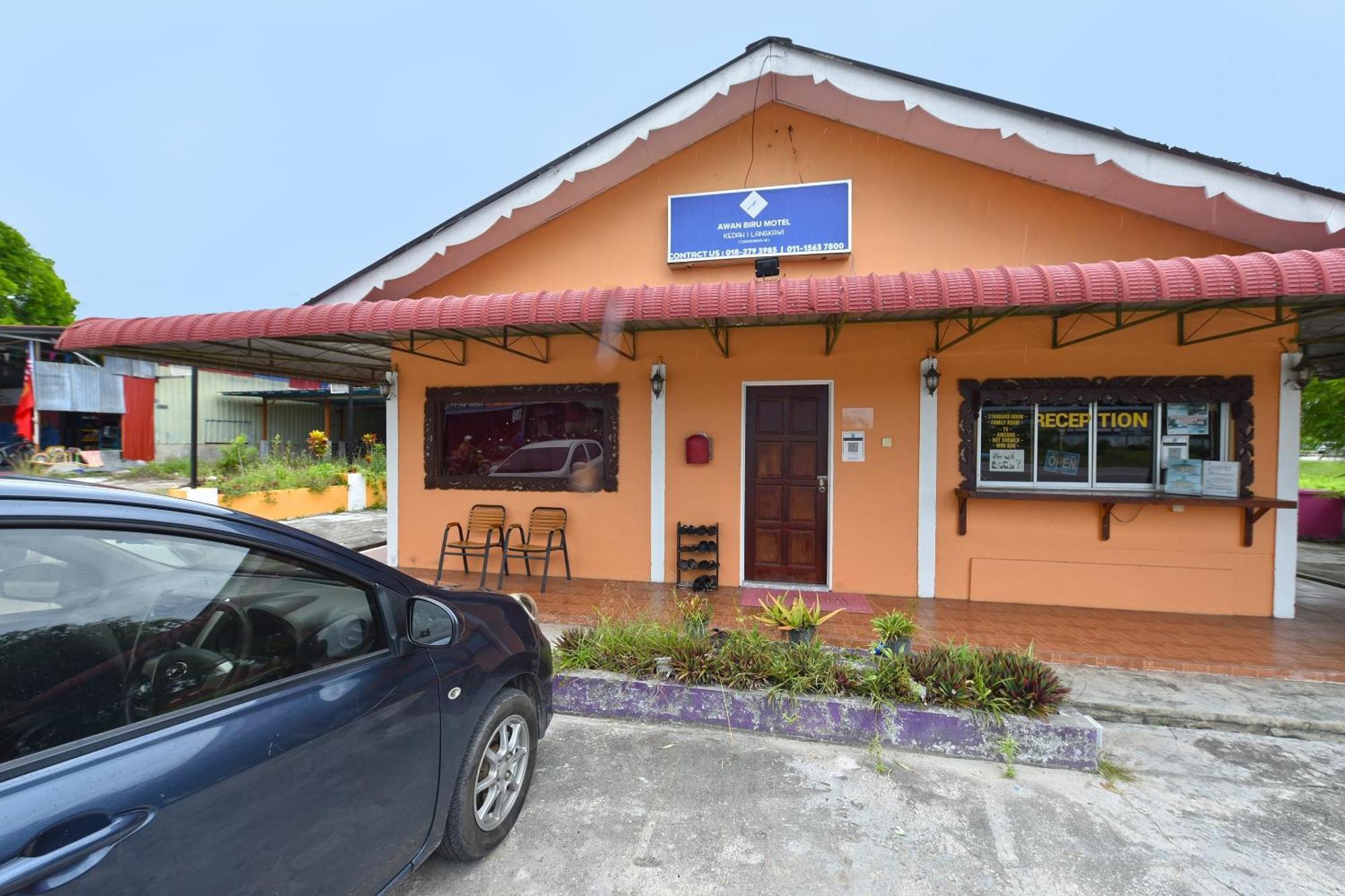 Oyo 90561 Awan Biru Motel 珍南海滩 外观 照片