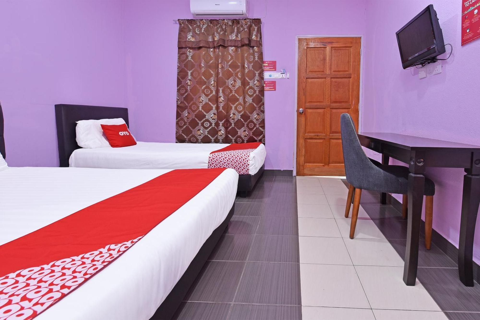 Oyo 90561 Awan Biru Motel 珍南海滩 外观 照片